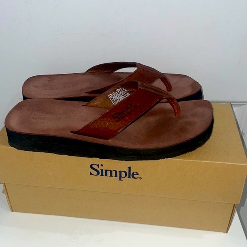 Simple Women’s Leather Flip Flop Sandals size 7.5 with Box